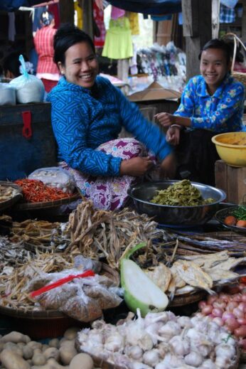 Bhamo market sellers