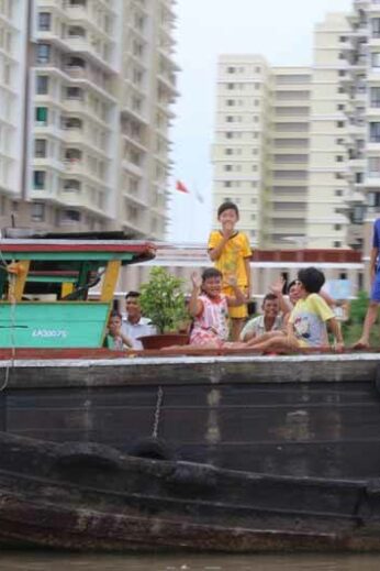 A friendly family on the Saigon River