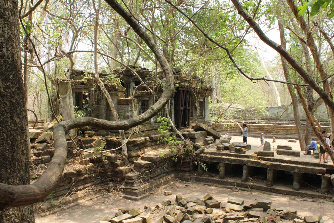 One of Beng Mealea's "libraries"