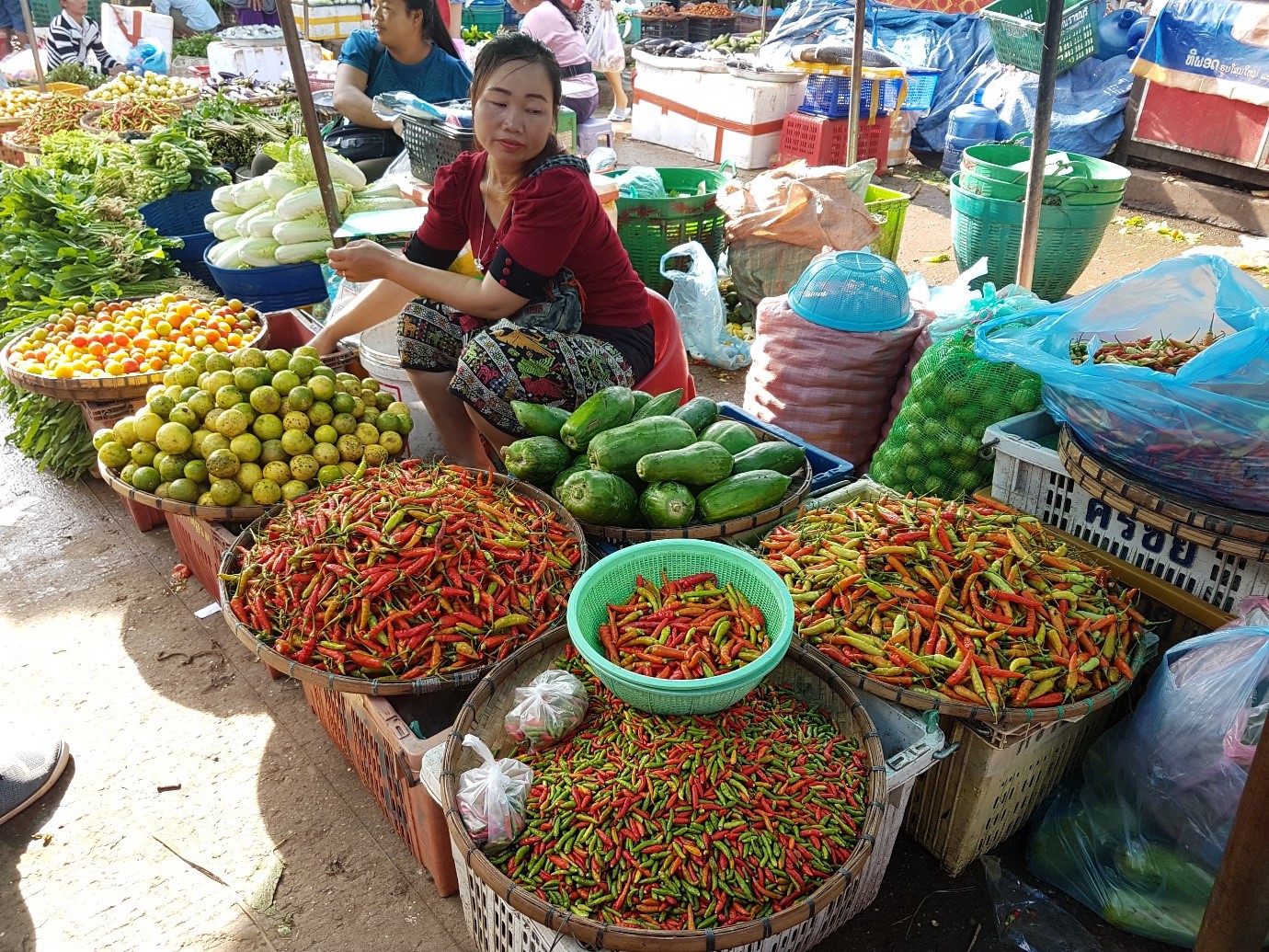 Food in Laos, market
