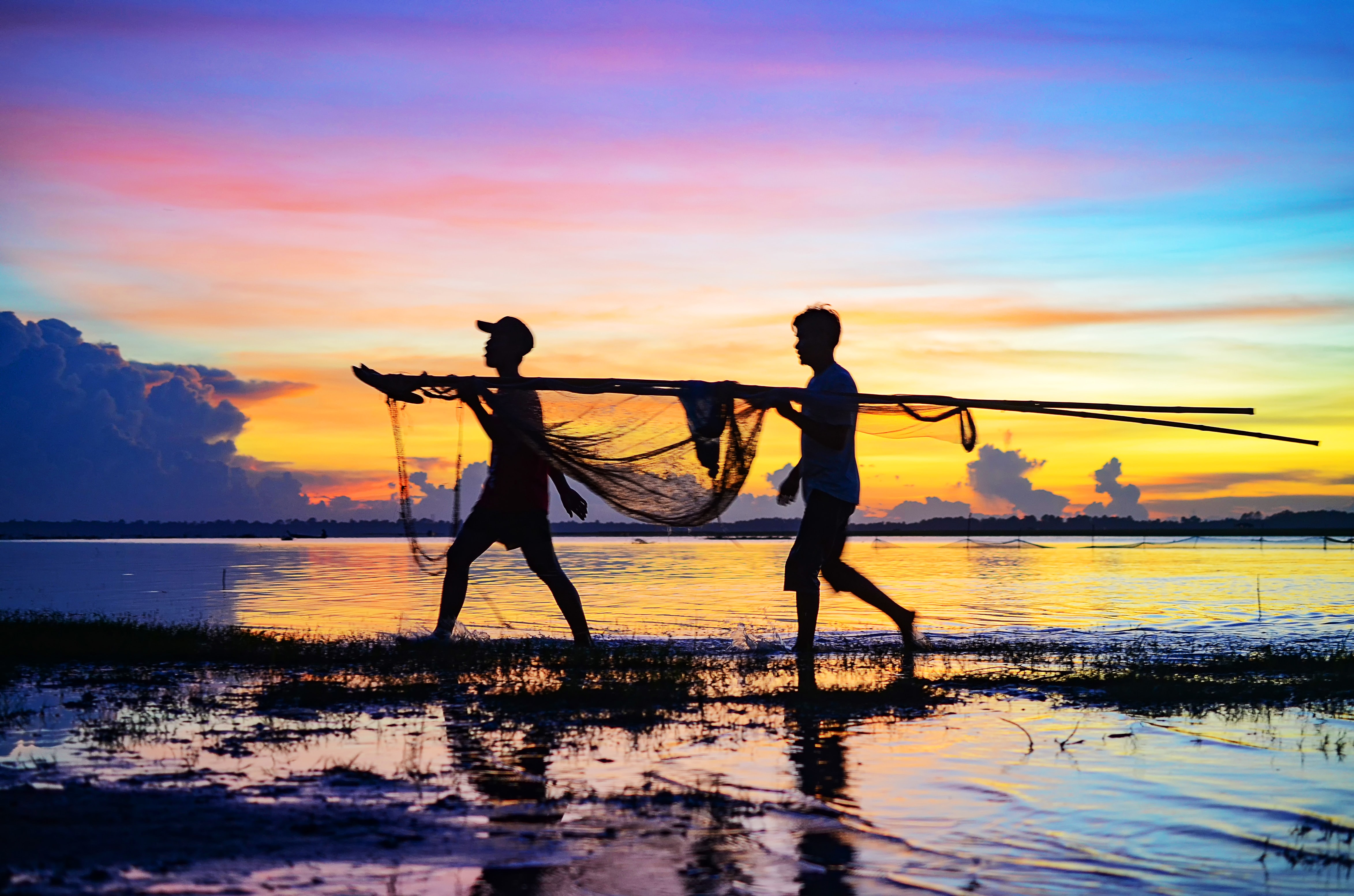 PLACE PAGE pou-neang-6ufVN7HH8cU-unsplash.jpg Carrying in the fishing nets at sunset
