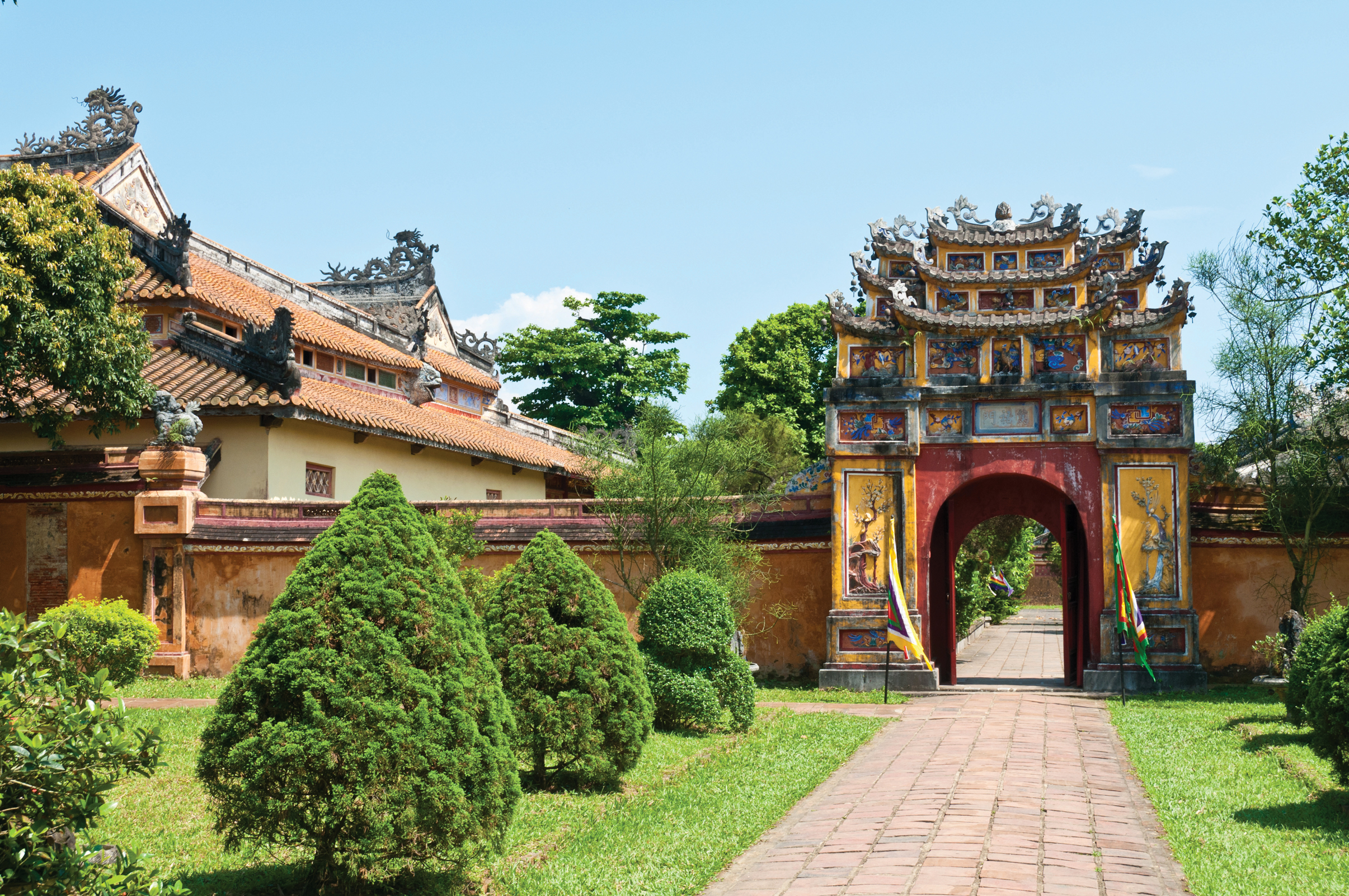 PLACE-PAGE-Vietnam_Hue©Norman-Blaikie_resized.jpg Hue imperial gateway