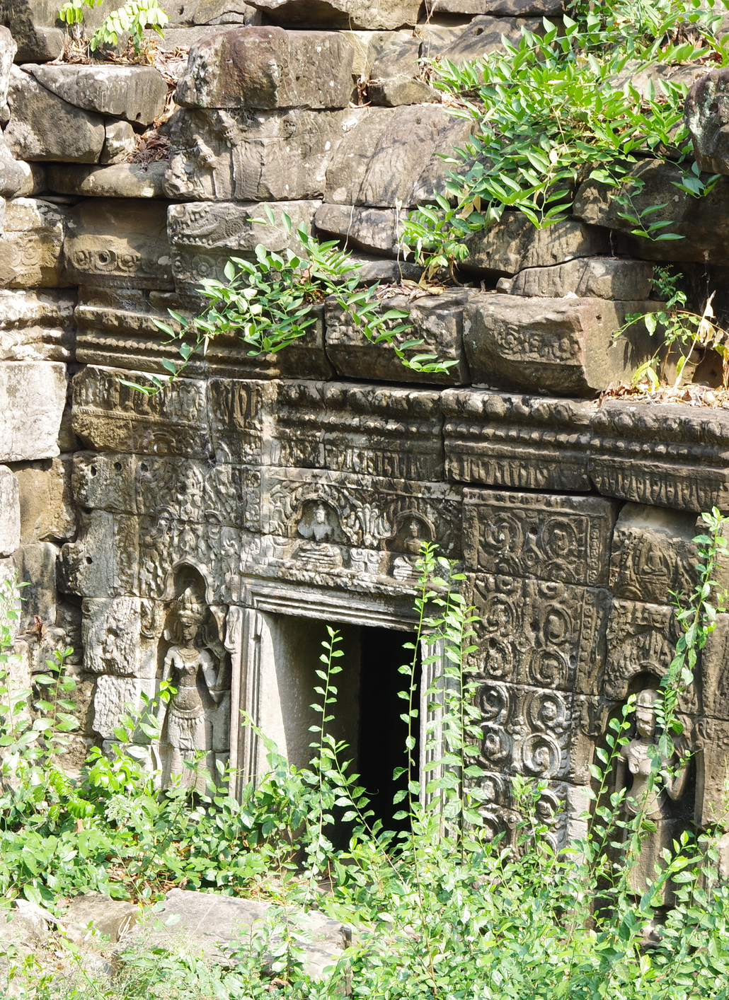BanteayChhmar_Stock-1269731243_©RYOSUKEKUN .jpg Banteay Chhmar