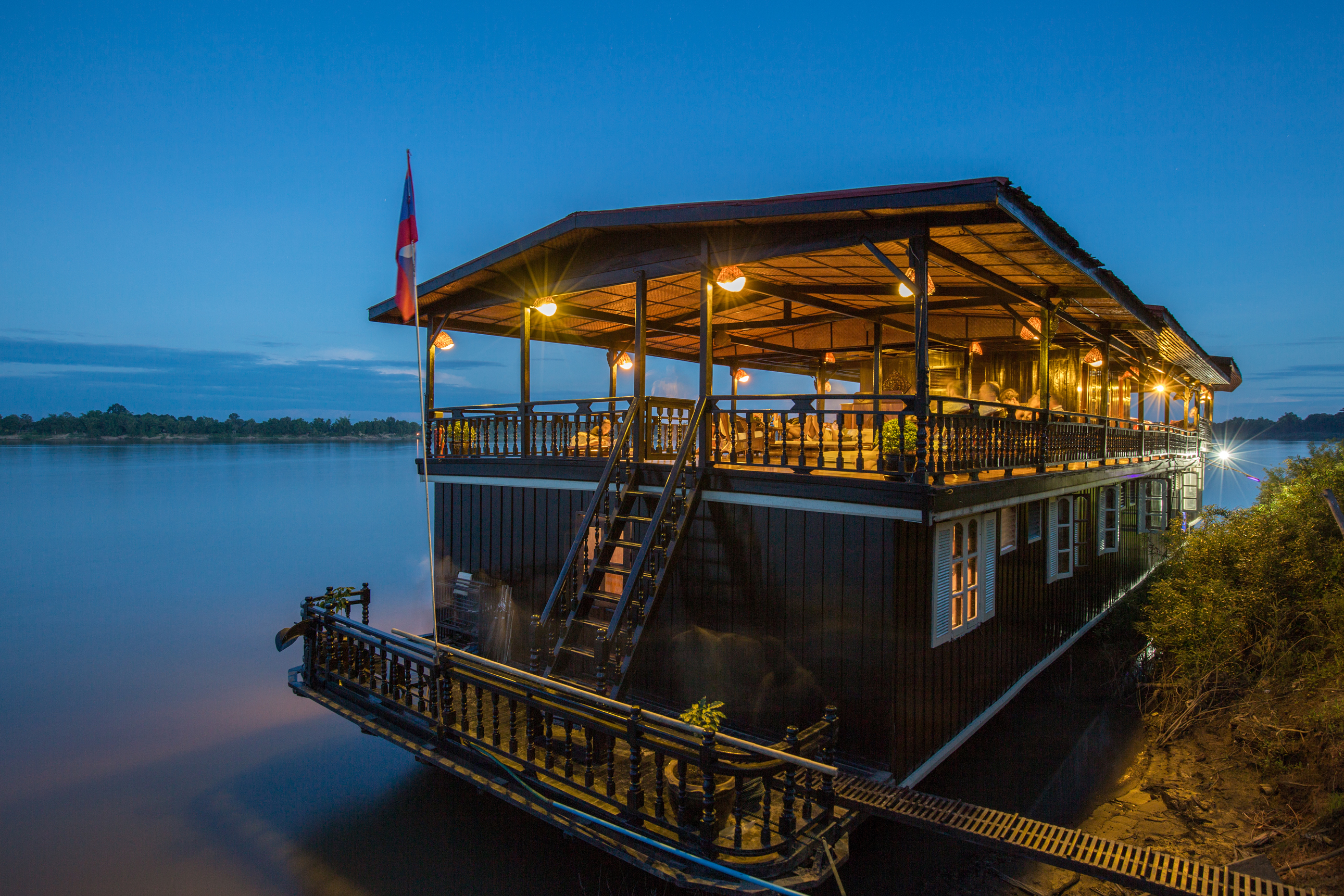 EXPERIENCE-IMAGE-Cambodia---Mekong---Dinner-Cruise-3_resize.jpg Dinner cruise on the Mekong
