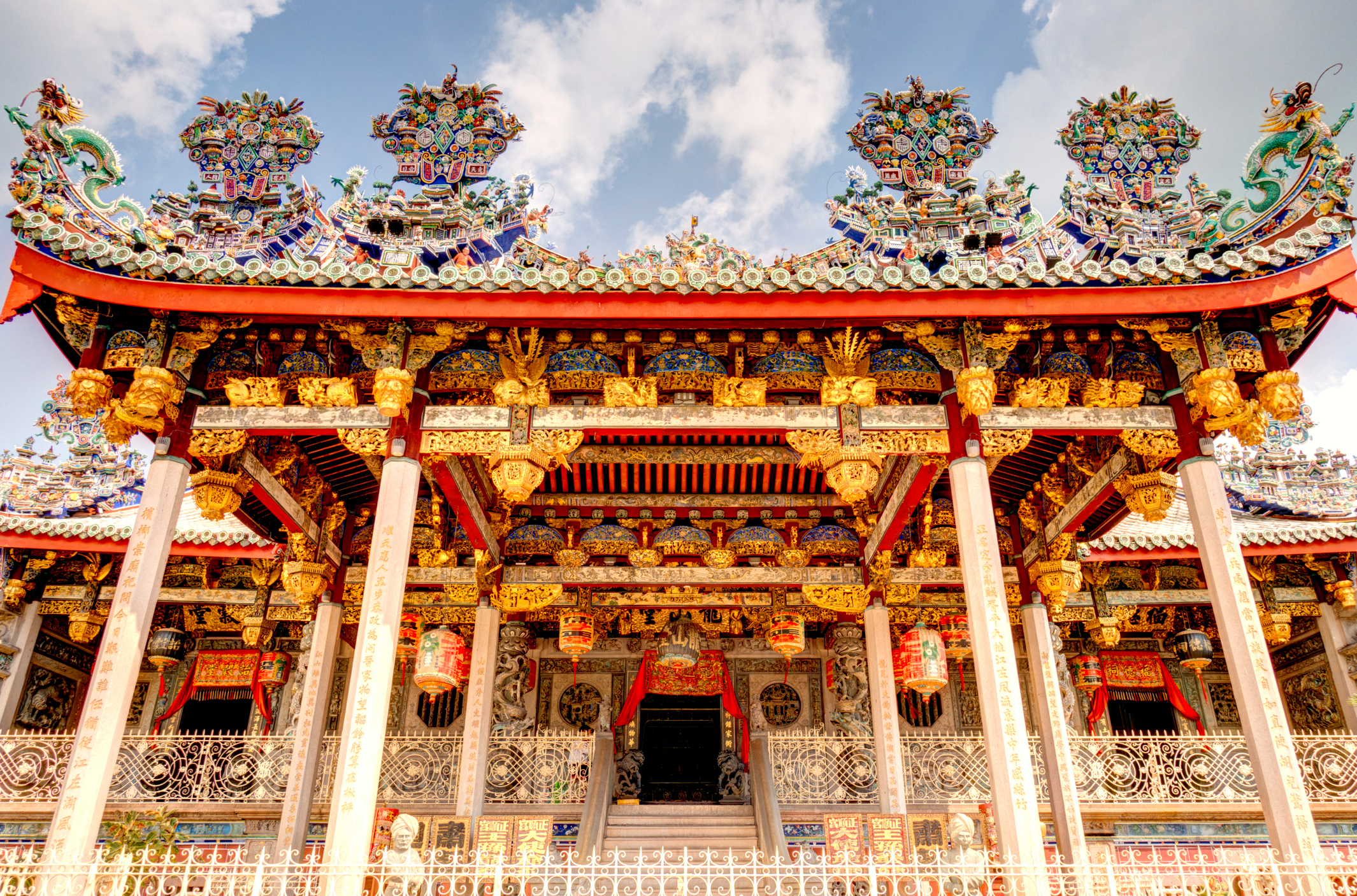 HERO EXPERIENCES_iStock-1155227036_mehdi33300 .jpg Temple in Malaysia
