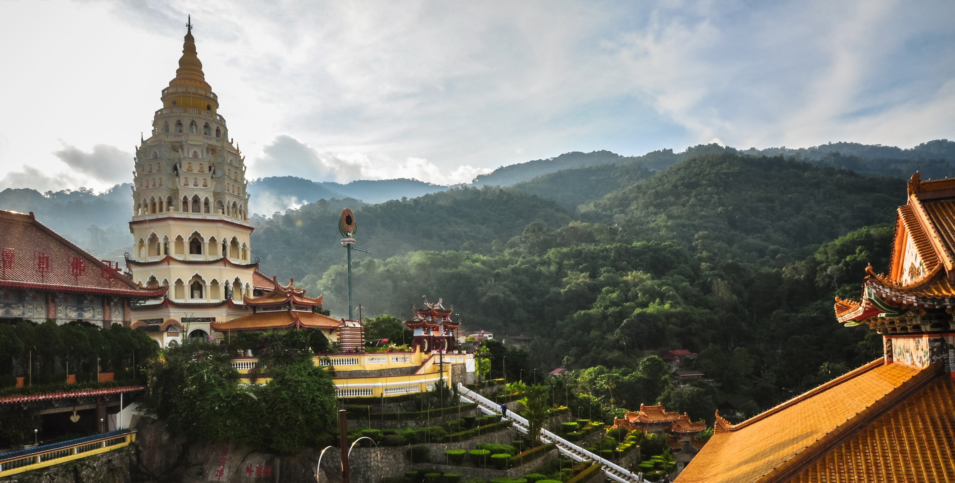 HERO LANDING PAGE_iStock-477059895_resize©weltreisendertj .jpg Malaysia landscape