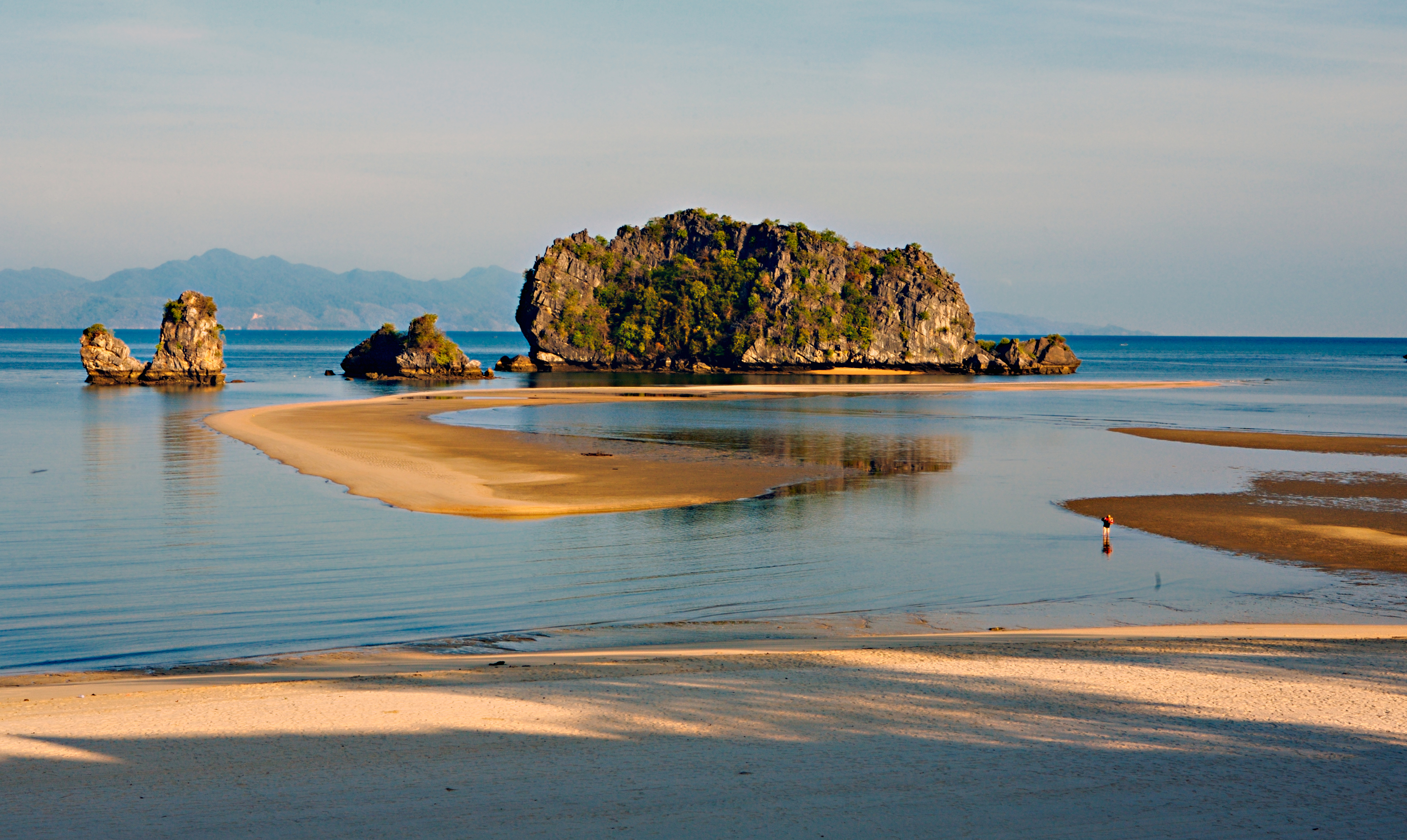 HERO-ALL-PLACES_iStock-157310838©ThomasFluegge .jpg Beach at Langkawi