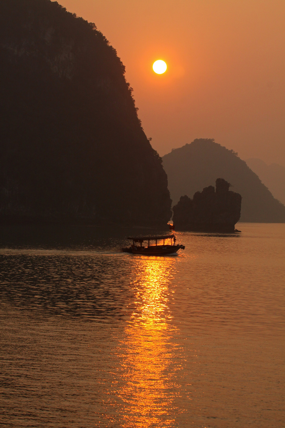 Ha Long Bay_Sunset_02.jpeg Halong Bay sunset
