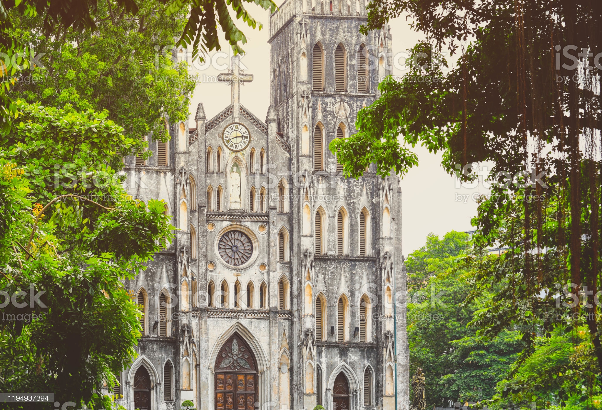 Hanoi Cathedral_istockphoto-1194937394-2048x2048.jpg Hanoi cathedral