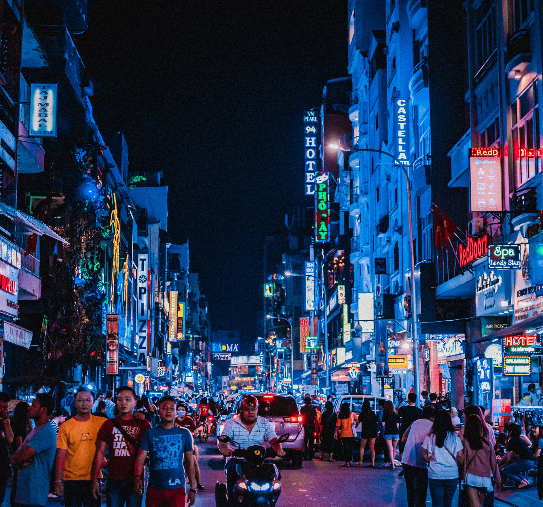 Ho-Chi-Minh--unsplash_resize.jpg Ho Chi Minh City at night