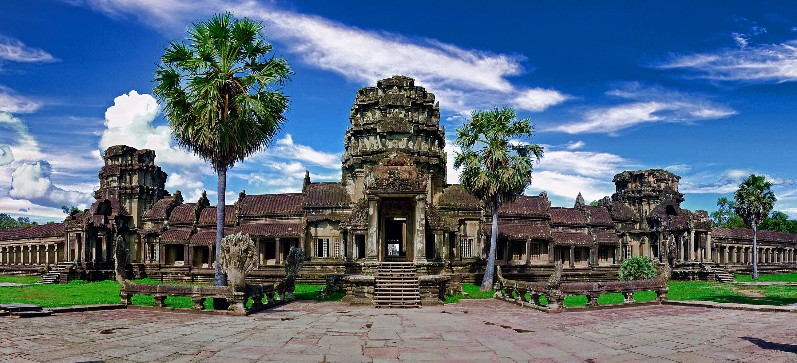 ITHOC hero_paul-szewczyk-K5QkfHcj7fw-unsplash_resize.jpg Angkor Wat by day