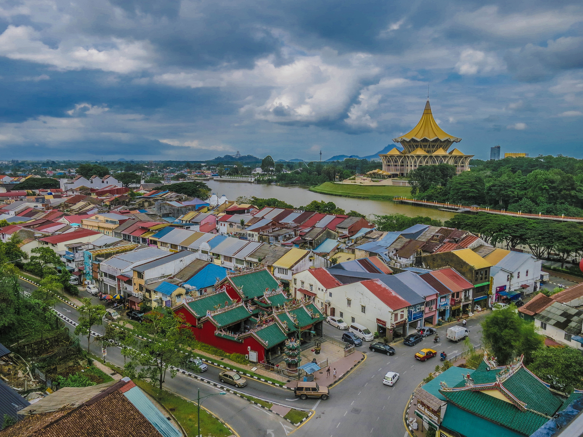 Kuching_iStock-940351610©MGSY_Design .jpg Aerial view of Kuching