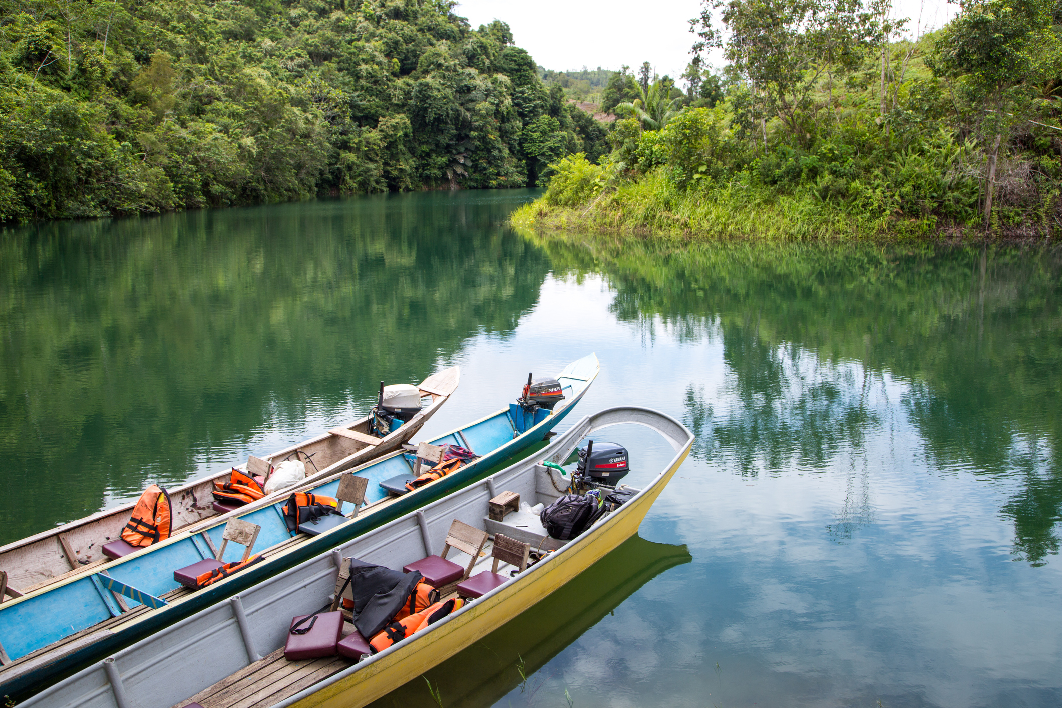 Longboats_BatangAi_iStock-1145471270©Goddard_Photography .jpg Longboats on lake at Batang Ai
