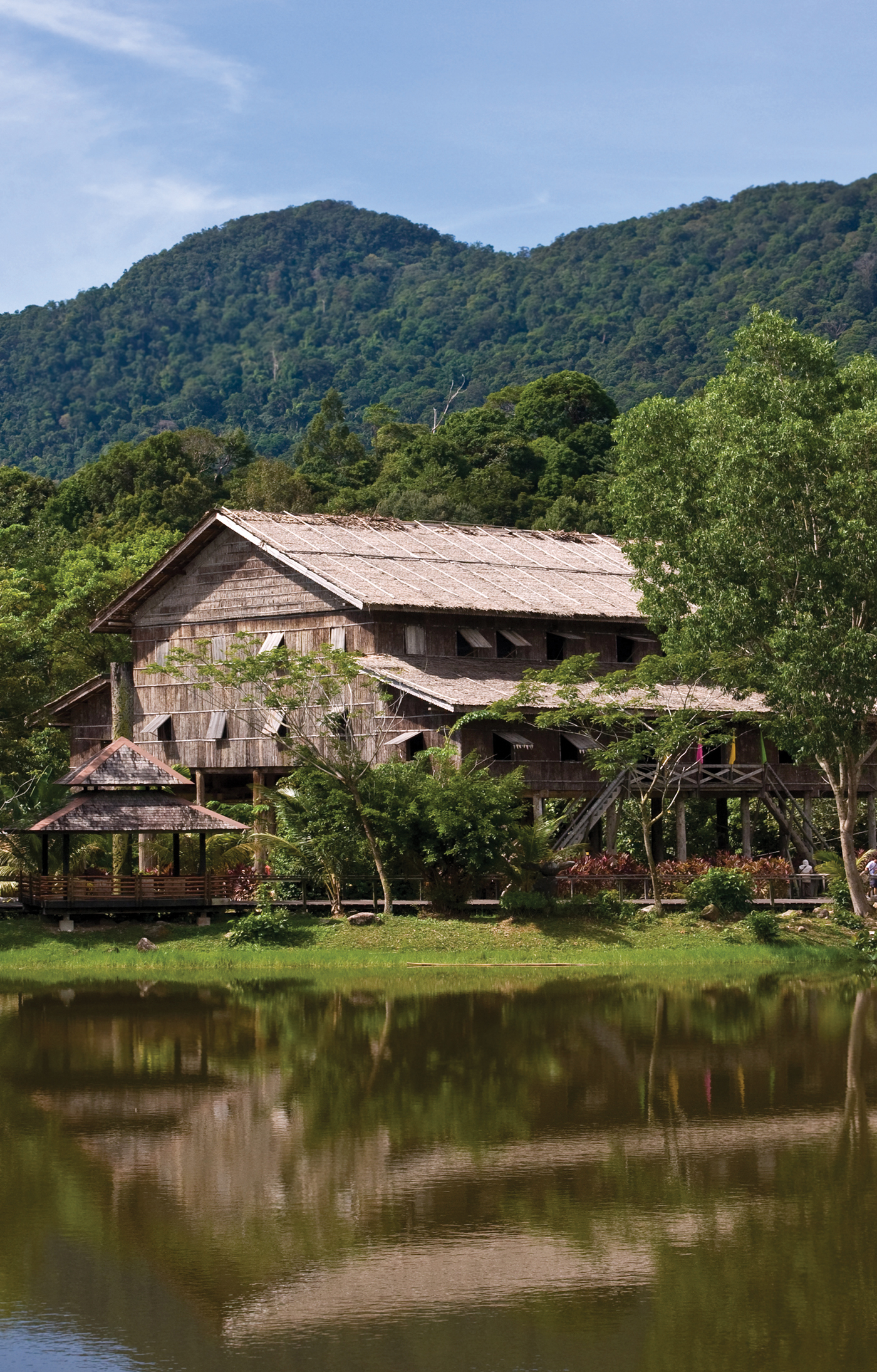 Longhouse_iStock-147648160_Borneo_Davincidig_resize.jpg Iban Longhouse in Batang Ai