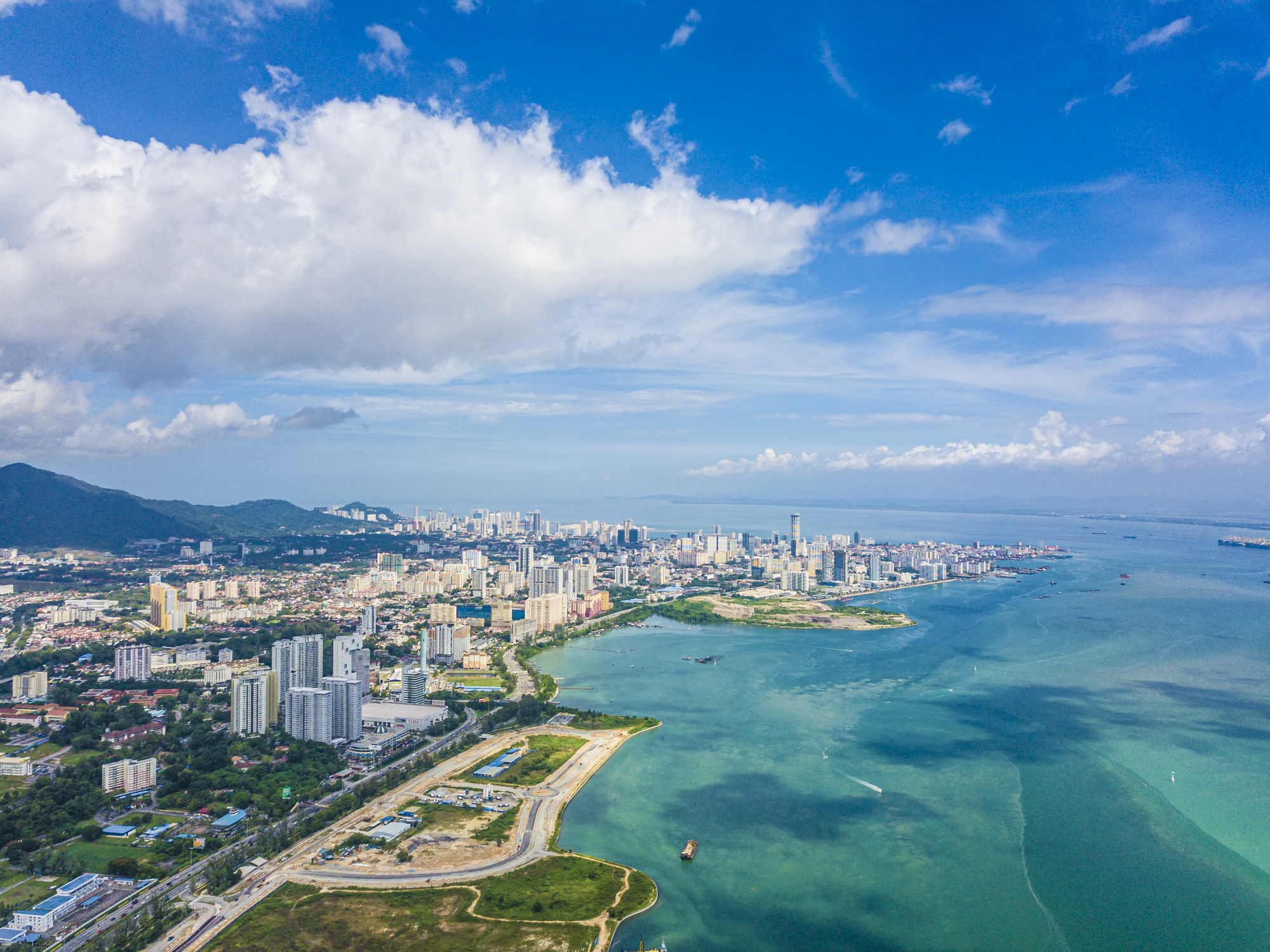 NM HERO_Penang_iStock-1187575606©chee gin tan .jpg Aerial view of Malaysian coast