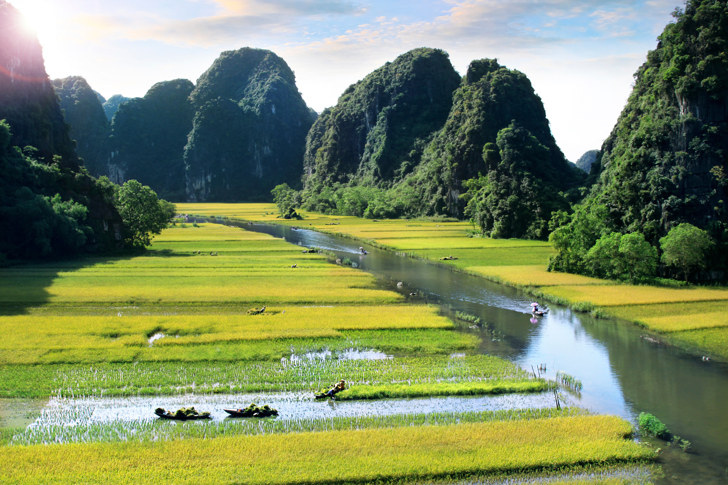 PLACE-PAGE-Vietnam_Ninh-Binh-Paddies-and-Mountains-iStock_resized.jpg Ninh Binh