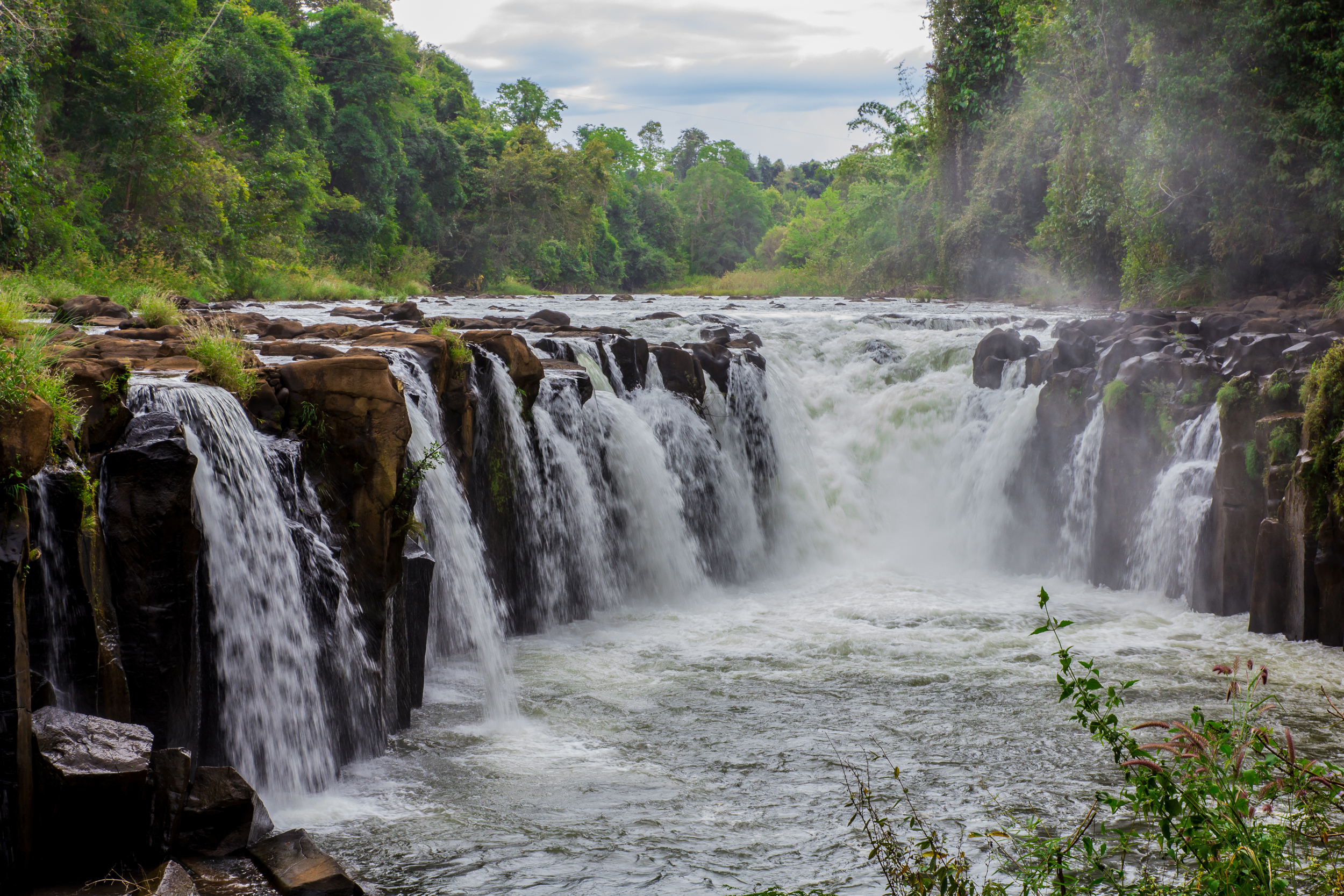 PLACE-PAGE-iStock-526057091_Tad-Fane-Waterfall,-Bolaven-Plateau-Laos_Champasak_resize.jpg Pakse