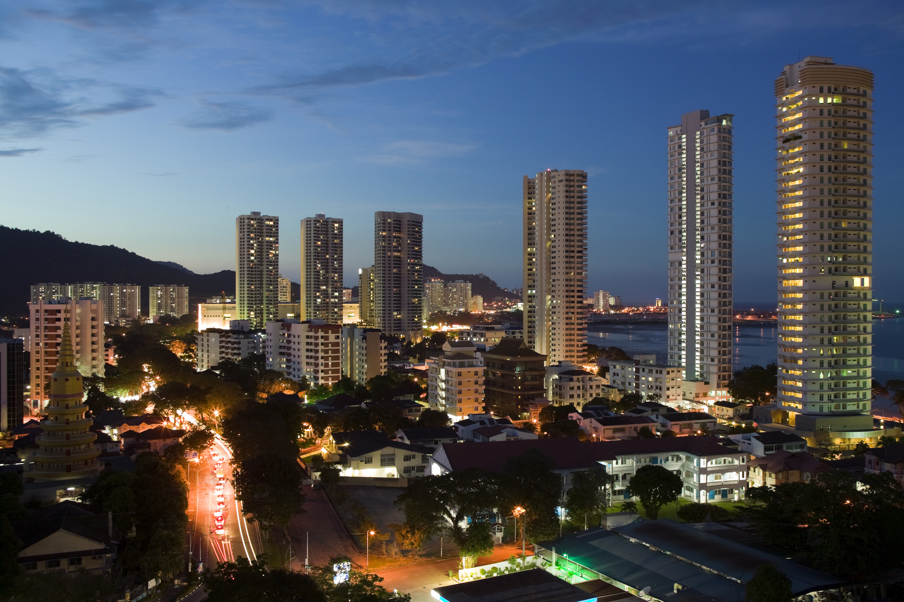 Penang_iStock-176015922©laughingmango .jpg Penang skyline