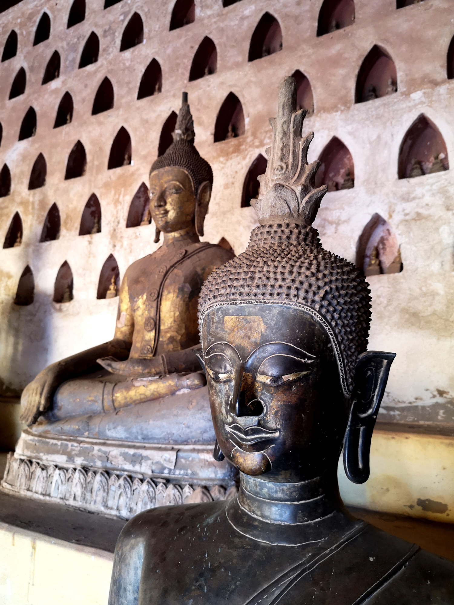 Vientiane_iStock-1181752165_©gionnixxx .jpg Buddha statues in temple in Vientiane