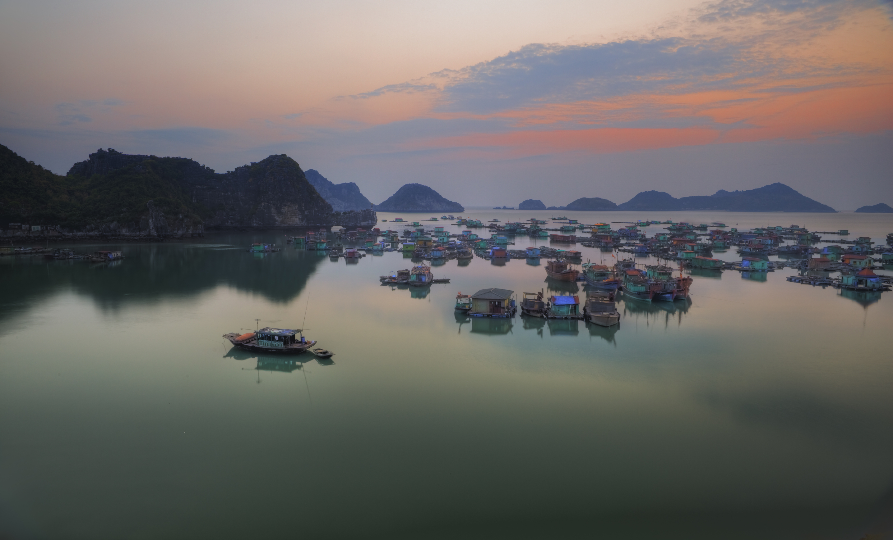 Vietnam_Ha Long Bay_Sunrise.jpg Sunrise over Halong Bay