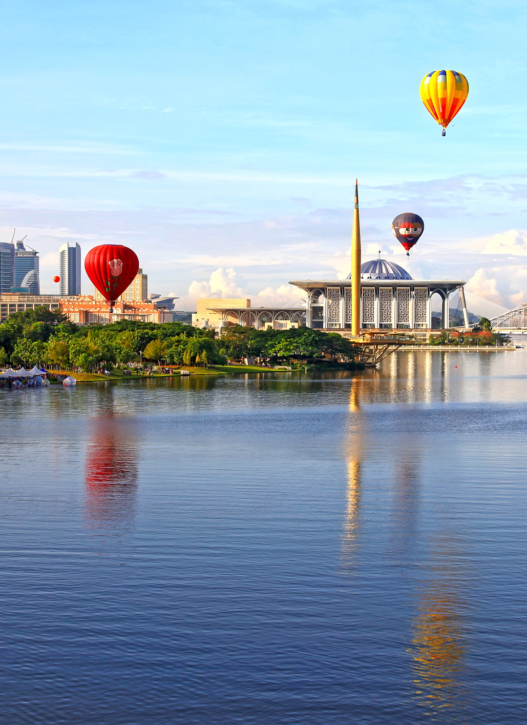 Balloon in Putrajaya_iStock-1203656456_GWMB_resize.jpg Hot air balloons over Putrajaya