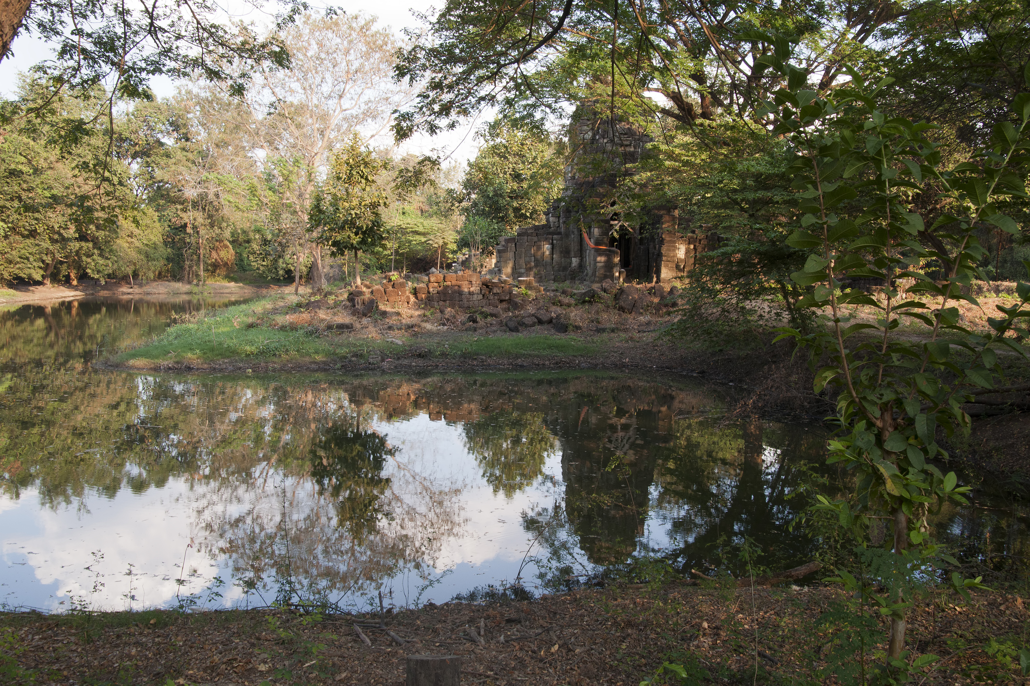 Banteay Chhmar_iStock-926171286_Karin de Mamiel .jpg Lake at Banteay Chhmar