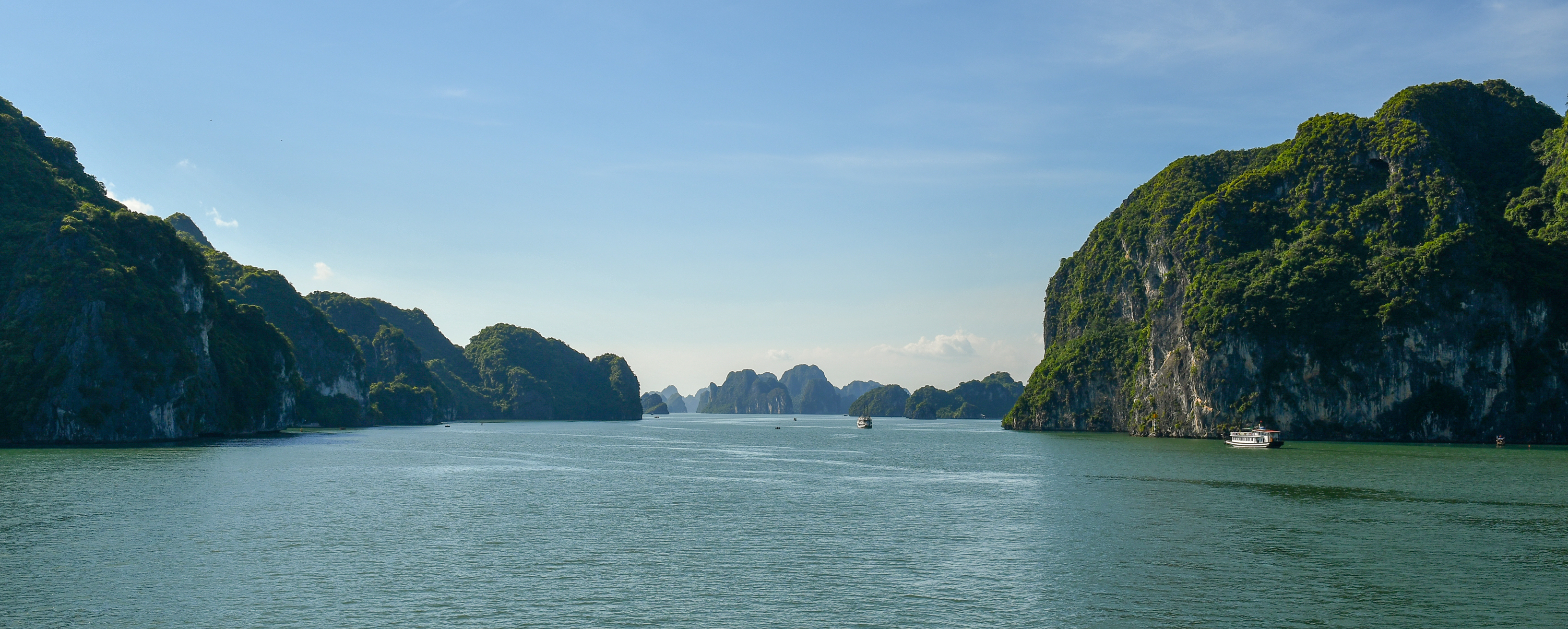 VCU-HERO-Vietnam---Ha-Long-Bay---Island-View---Grant-E_resize.jpg Halong Bay view