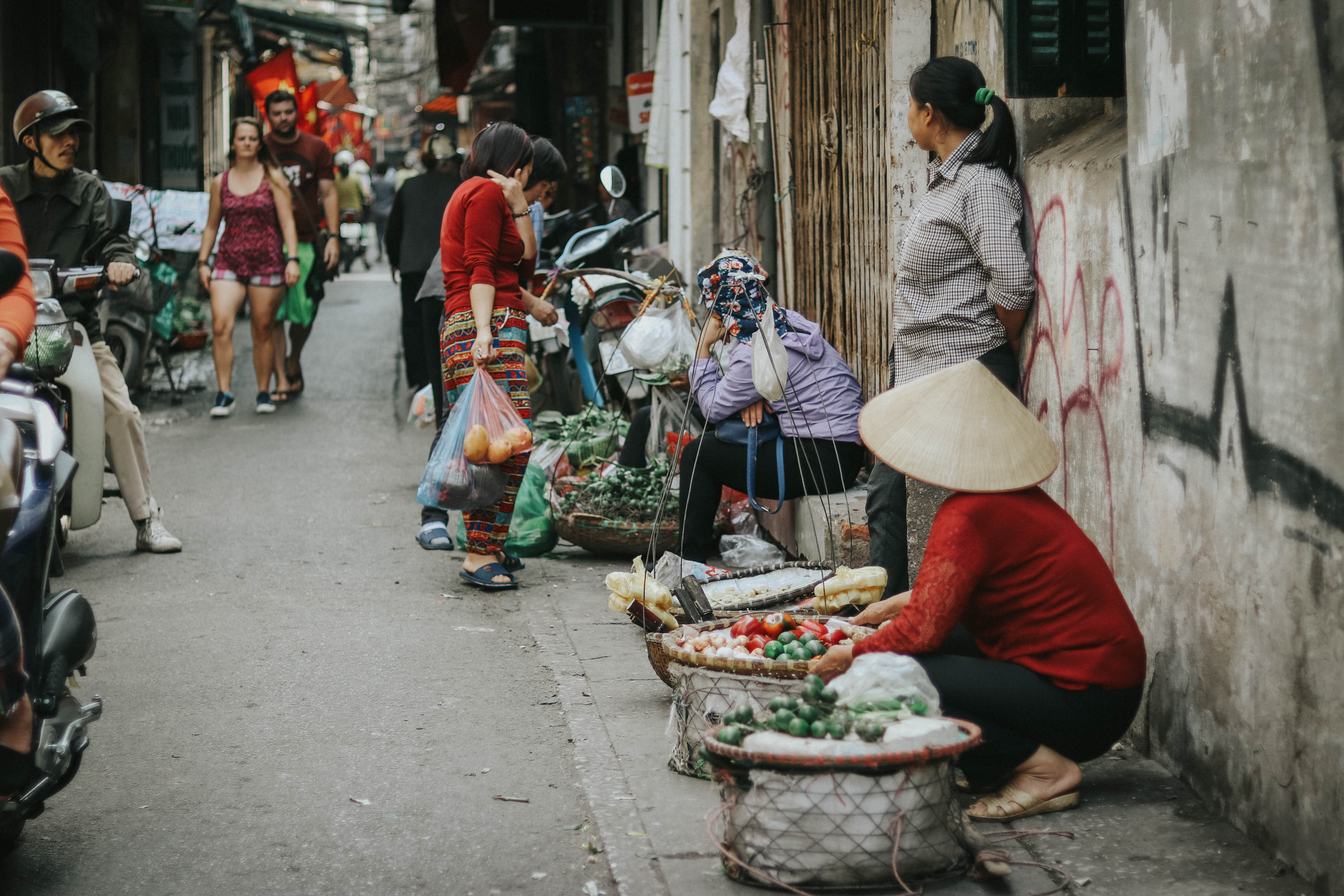 Vietnam - Hanoi - Street vendors.jpg Street vendors in Hanoi's Old Quarter