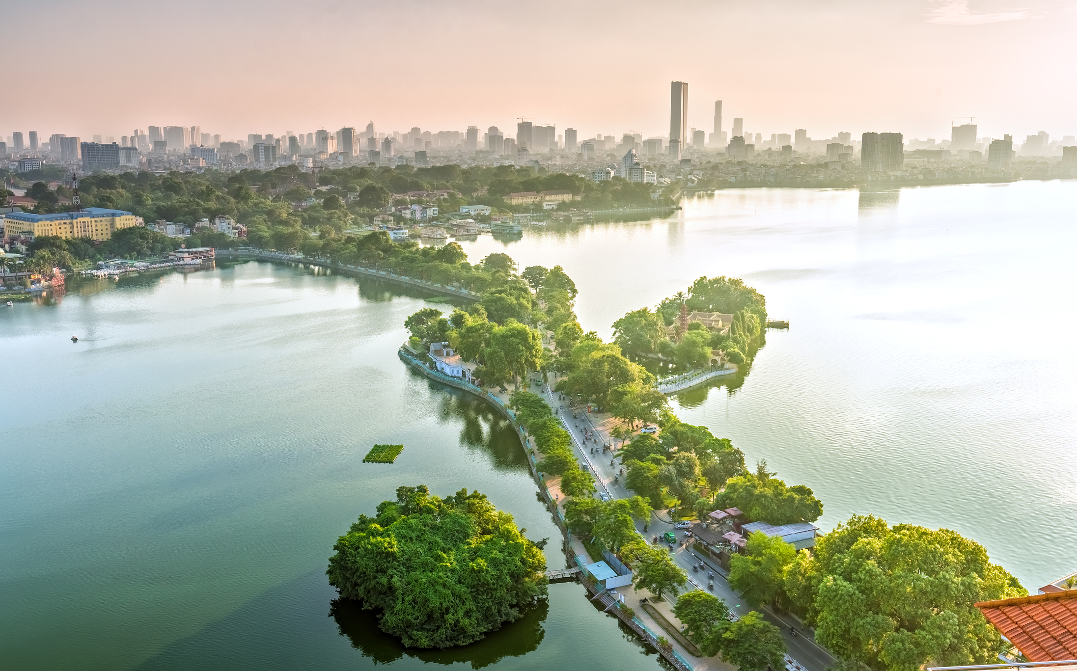 WestLakeHanoi_iStock-496956760_HuyThoai.jpg Hanoi's West Lake