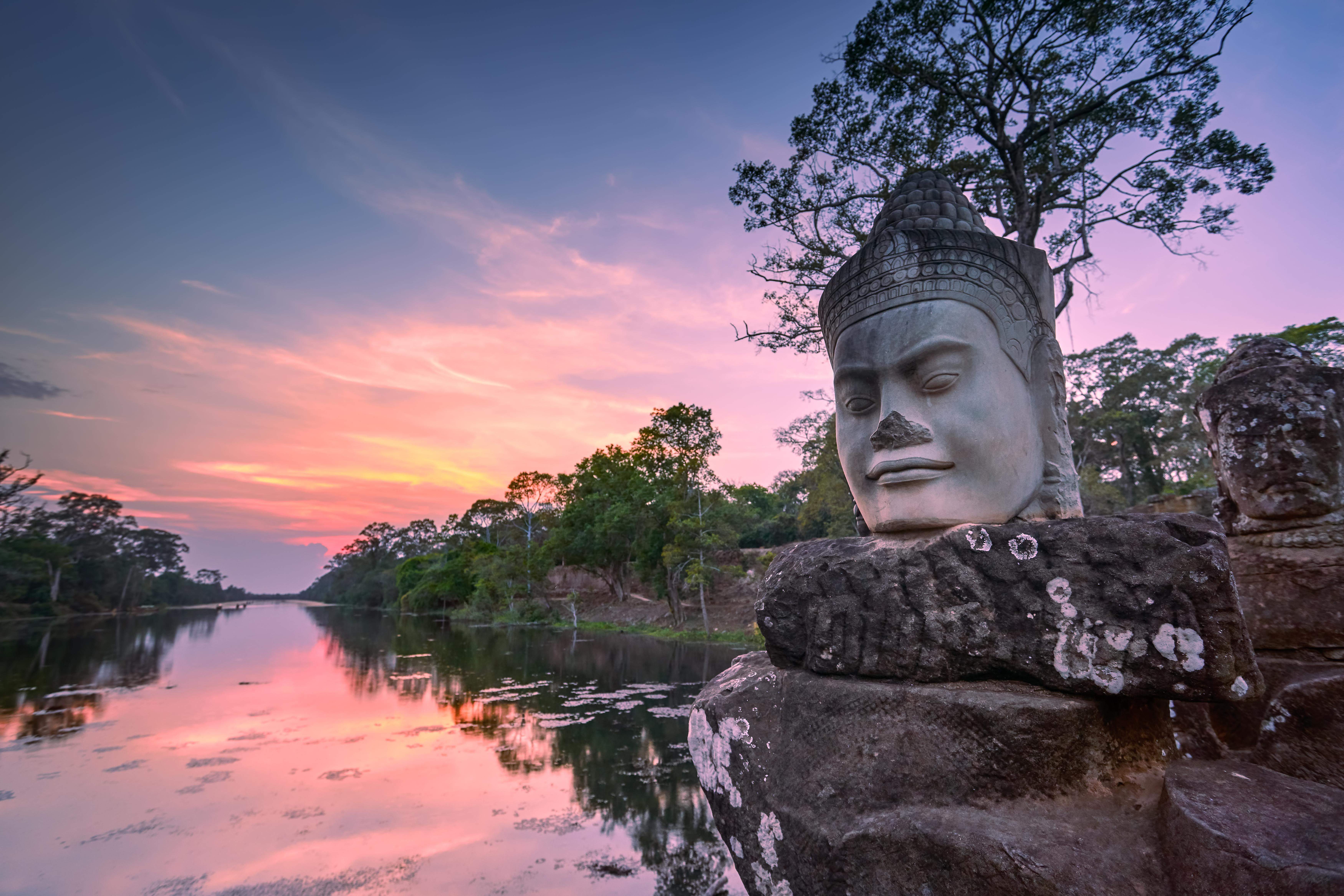 Angkor Thom sunset cruise - Shutterstock small.jpg Angkor Thom sunset cruise - Shutterstock