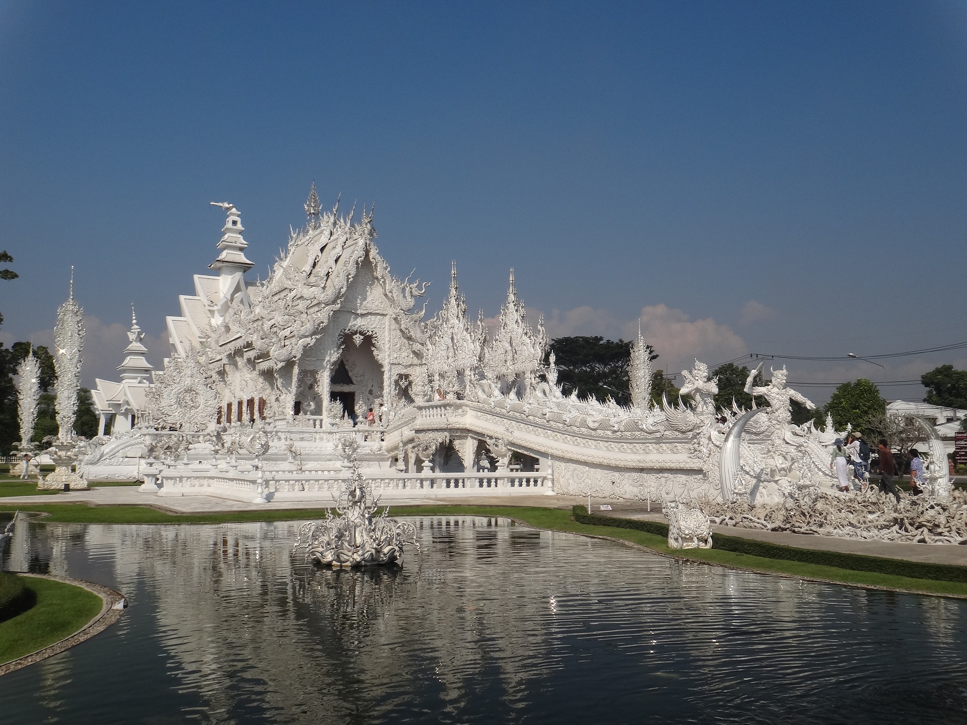 White Temple 2.jpg White Temple, Chiang Rai