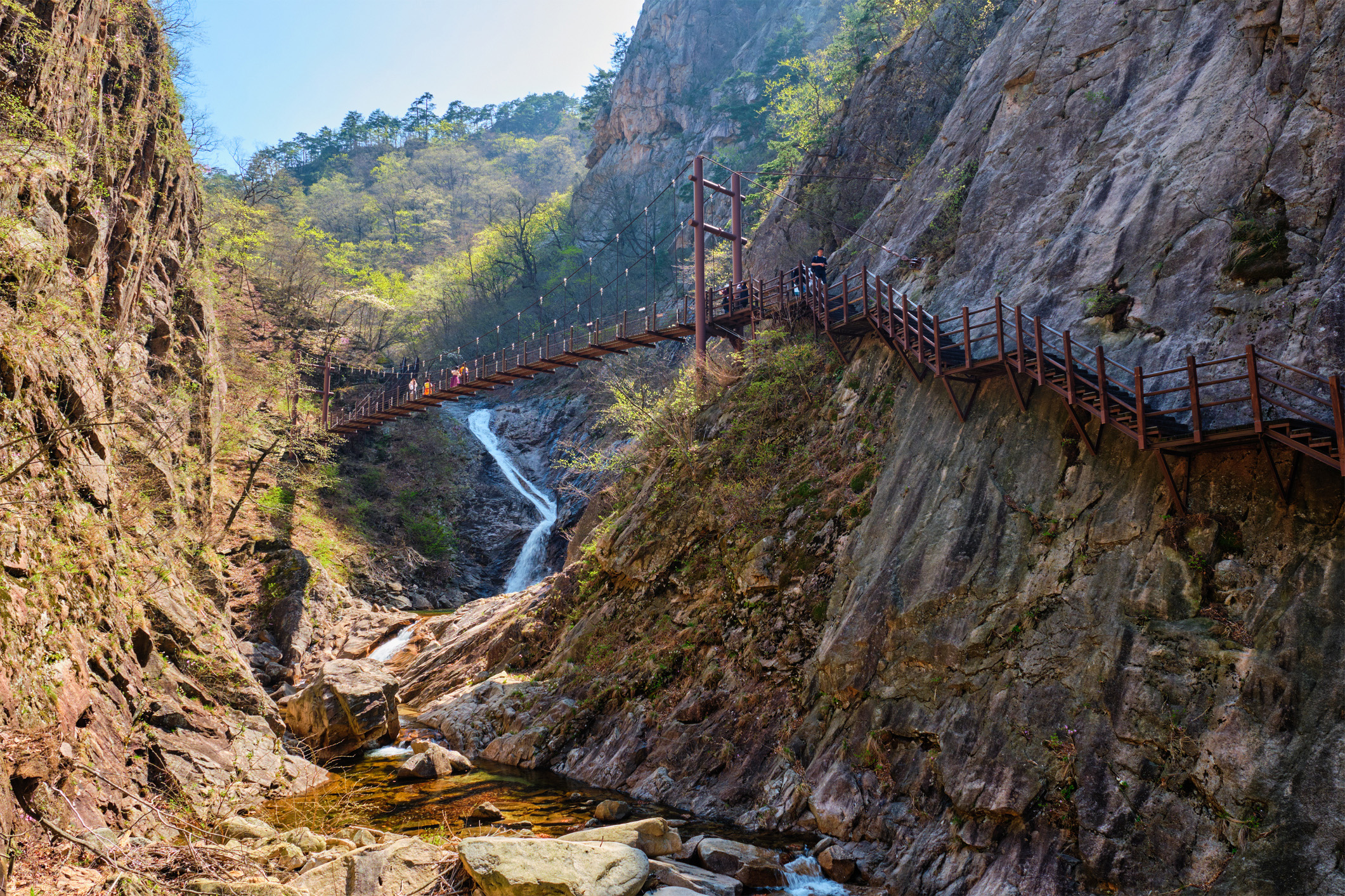 Biryong-Falls-Waterfall-in-Seoraksan-National-Park.jpg Footbridge over gorge next to Biryong Falls Waterfall in Seoraksan National Park