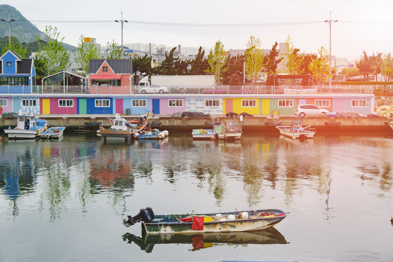 Janglim-port-old-fishing-port-of-Busan.jpg Colourful buildings alongside fishing port in Busan