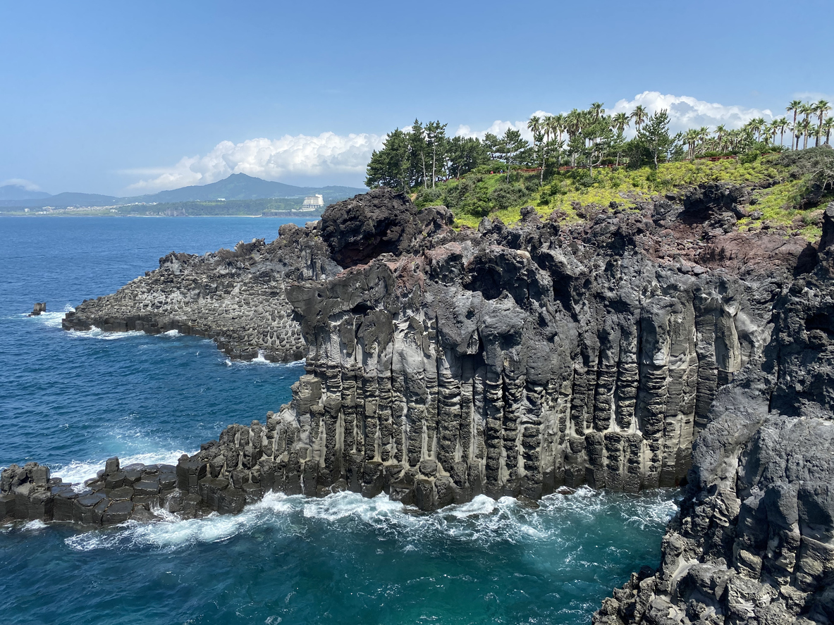 Jusangjeolli Cliff _Jeju_yeasol-lee.jpg Basalt cliff columns in Jeju Island