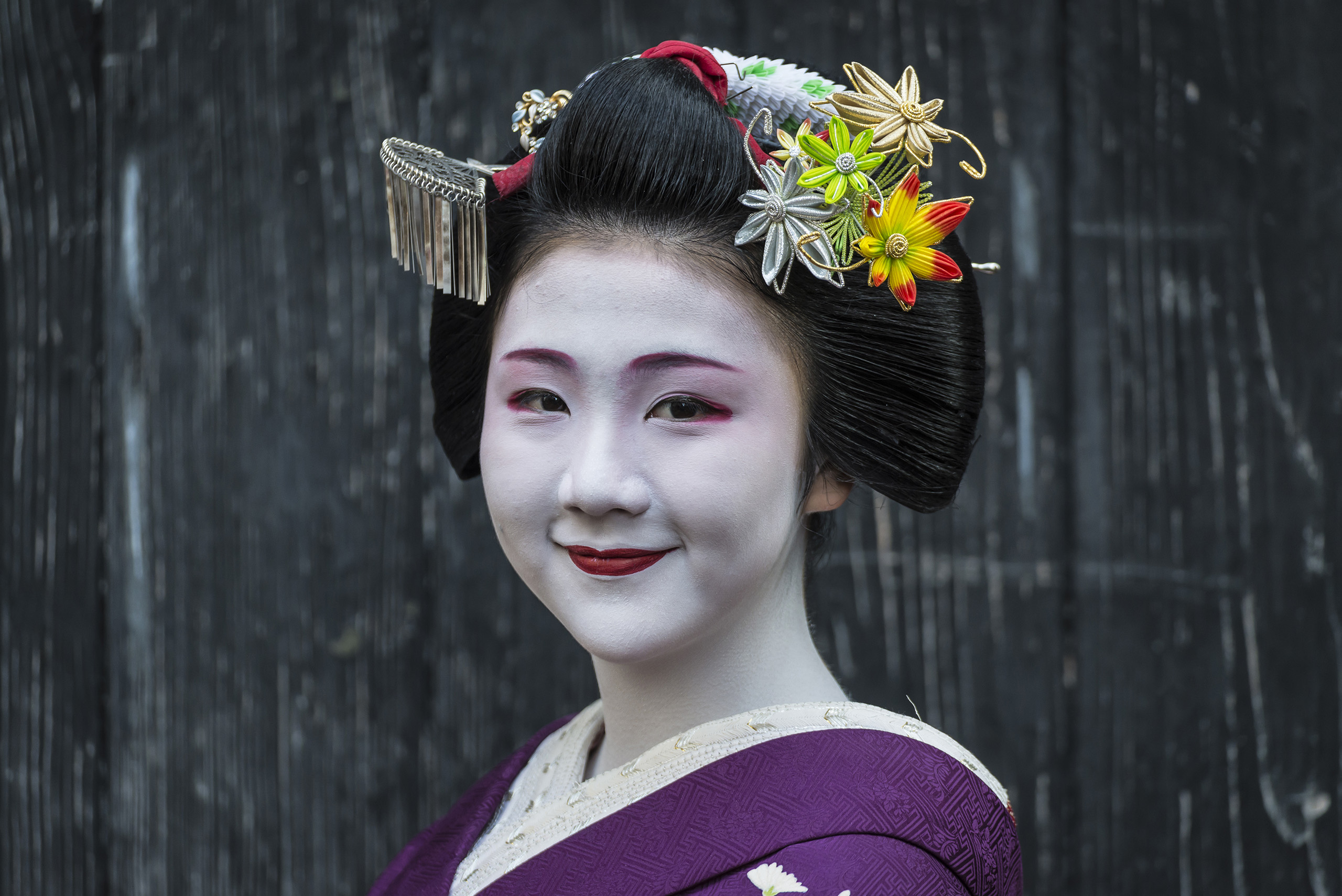 Portrait of smiling maiko