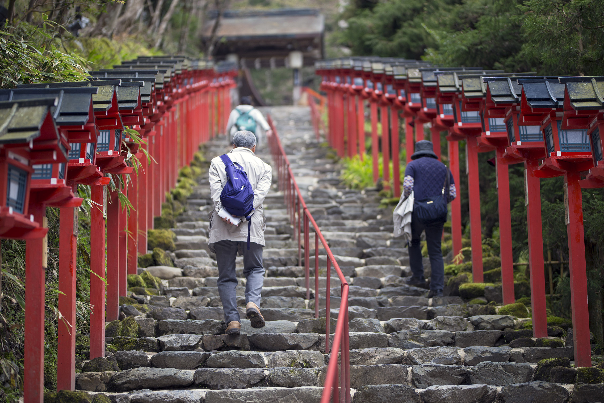 PLACE HERO Places 1 KifuneShrine1.jpg Two people walking up steps to Kifune Shrine