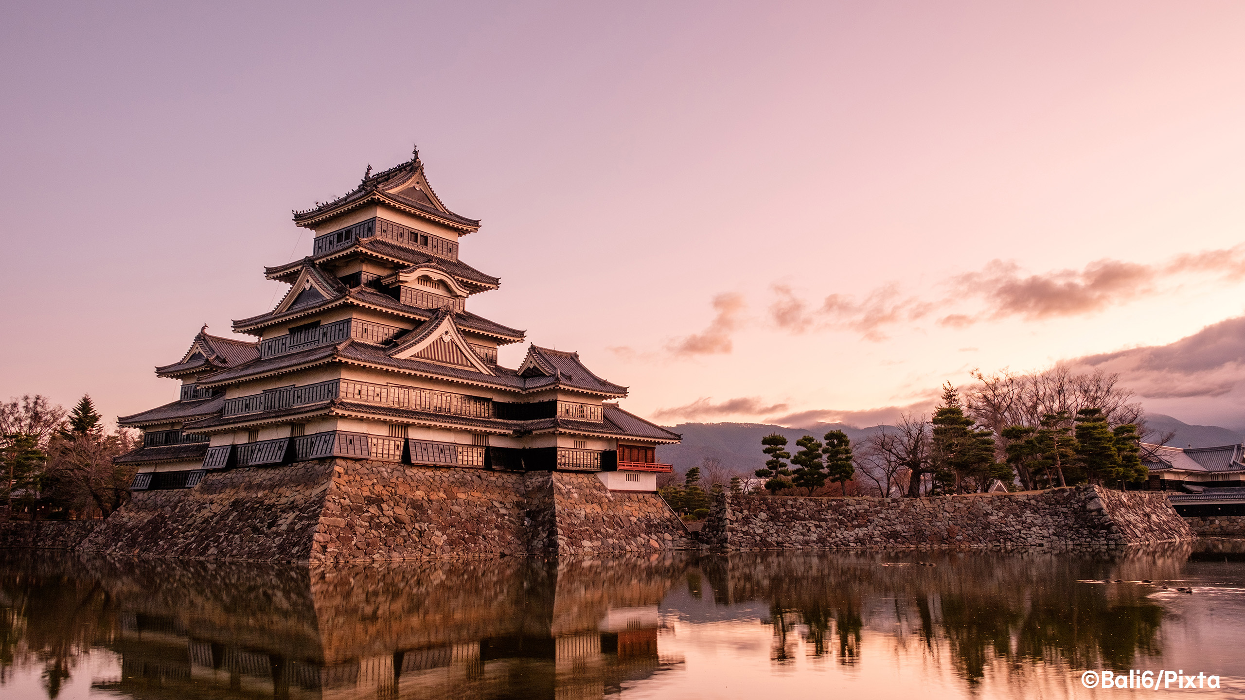 Place Hero - Matsumoto castle sunset - Bali6 - Pixta - needs crediting.jpg Matsumoto castle at sunset - Bali6/Pixta