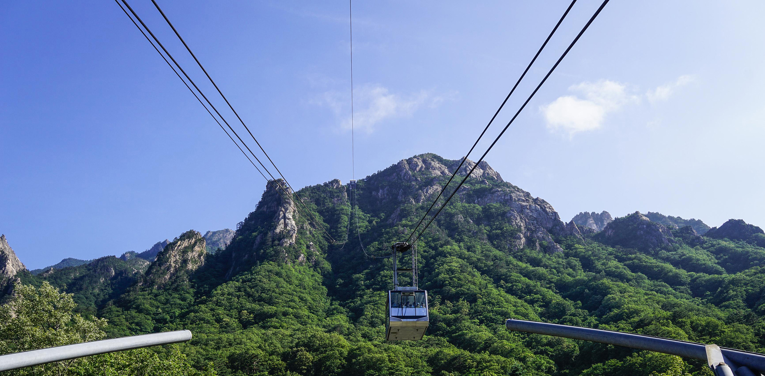 Seoraksan-National-Park-mountain-cableway-updated.jpg Cable car going up rocky mountains covered in tress in Seoraksan, South Korea