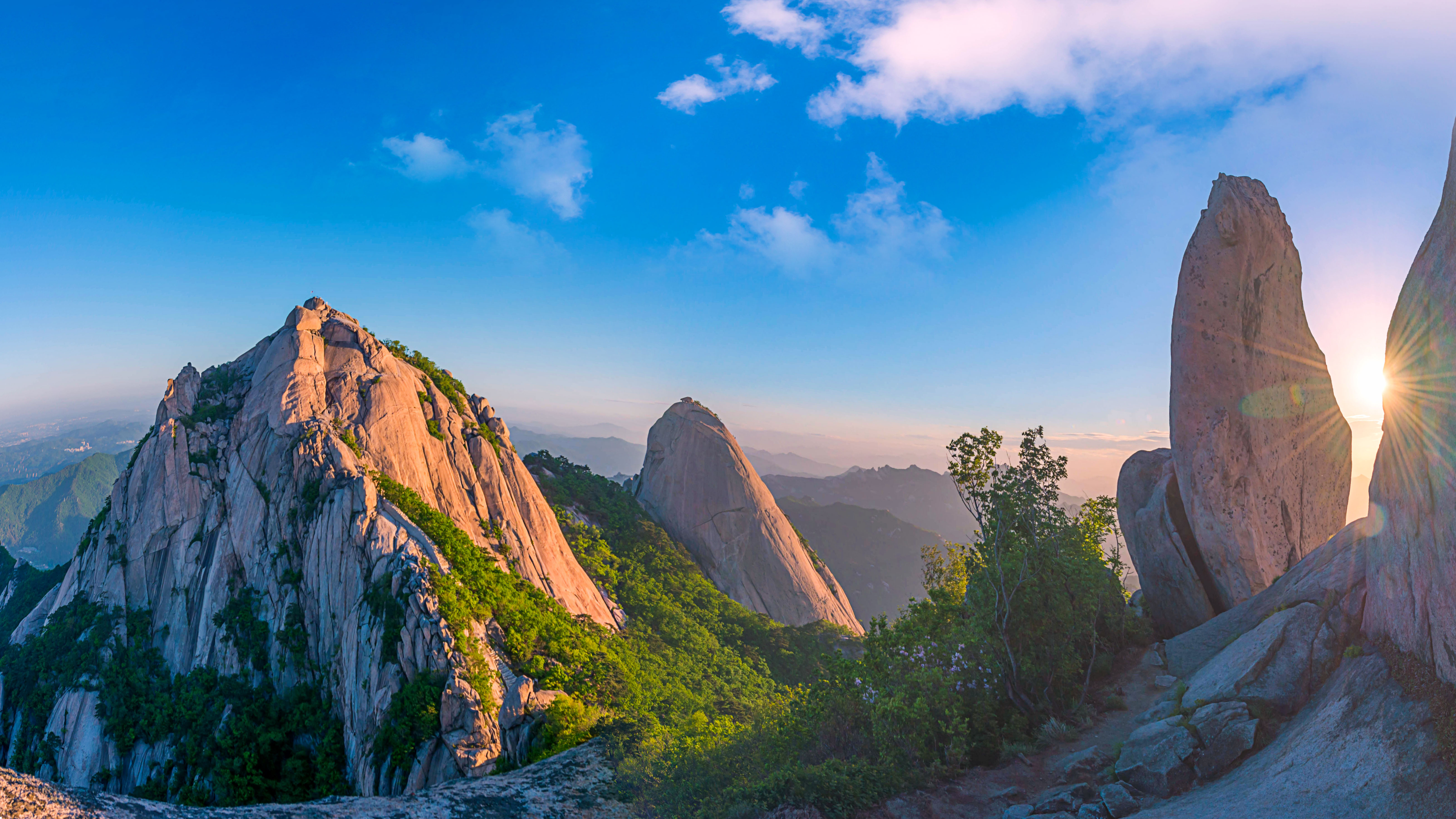 Bukhansan National Park SK routes header.jpg Bukhansan mountain peaks at sunrise