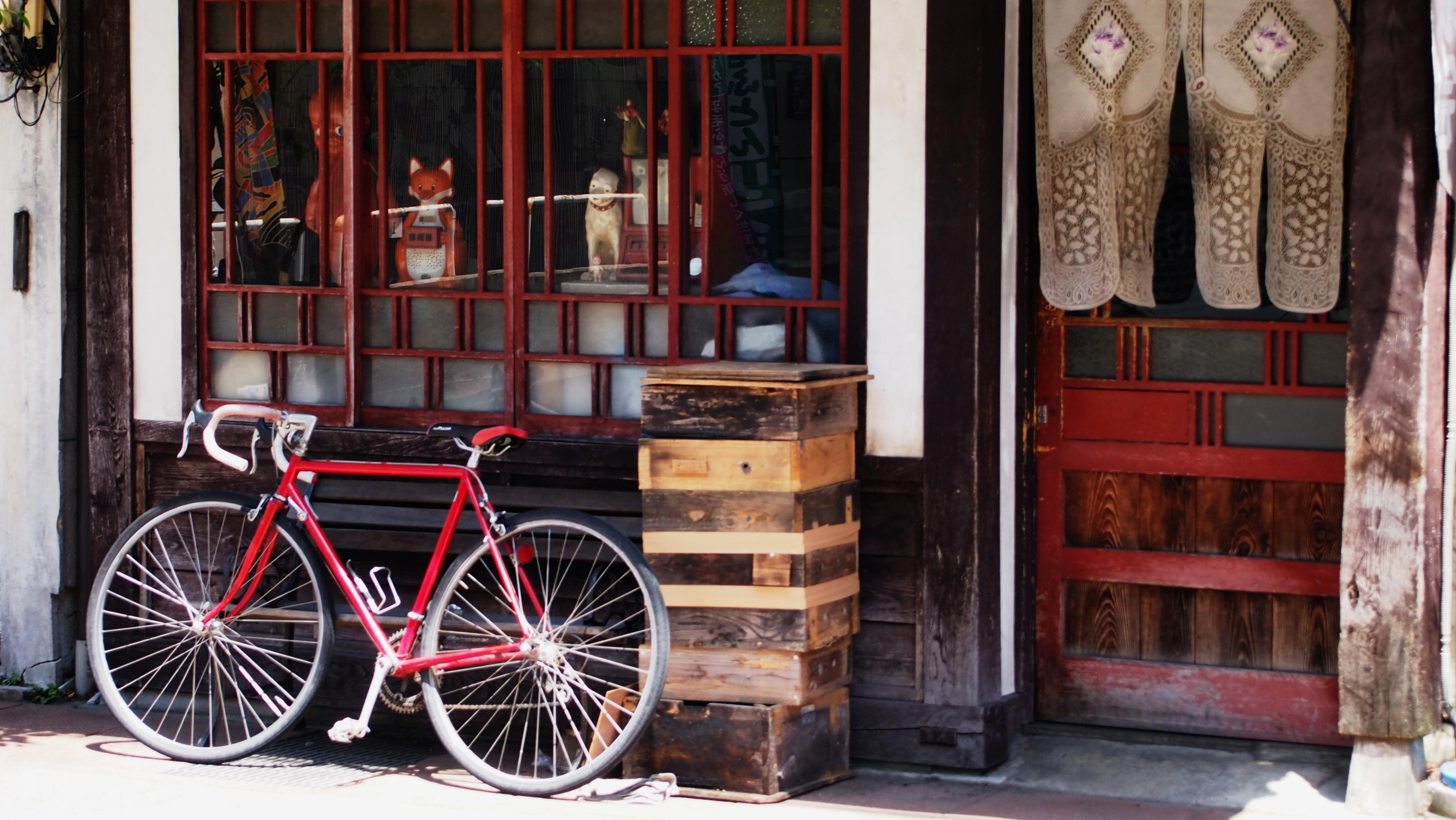 Cycling-Takayama.jpg Bicycle parked outside house in Takayama