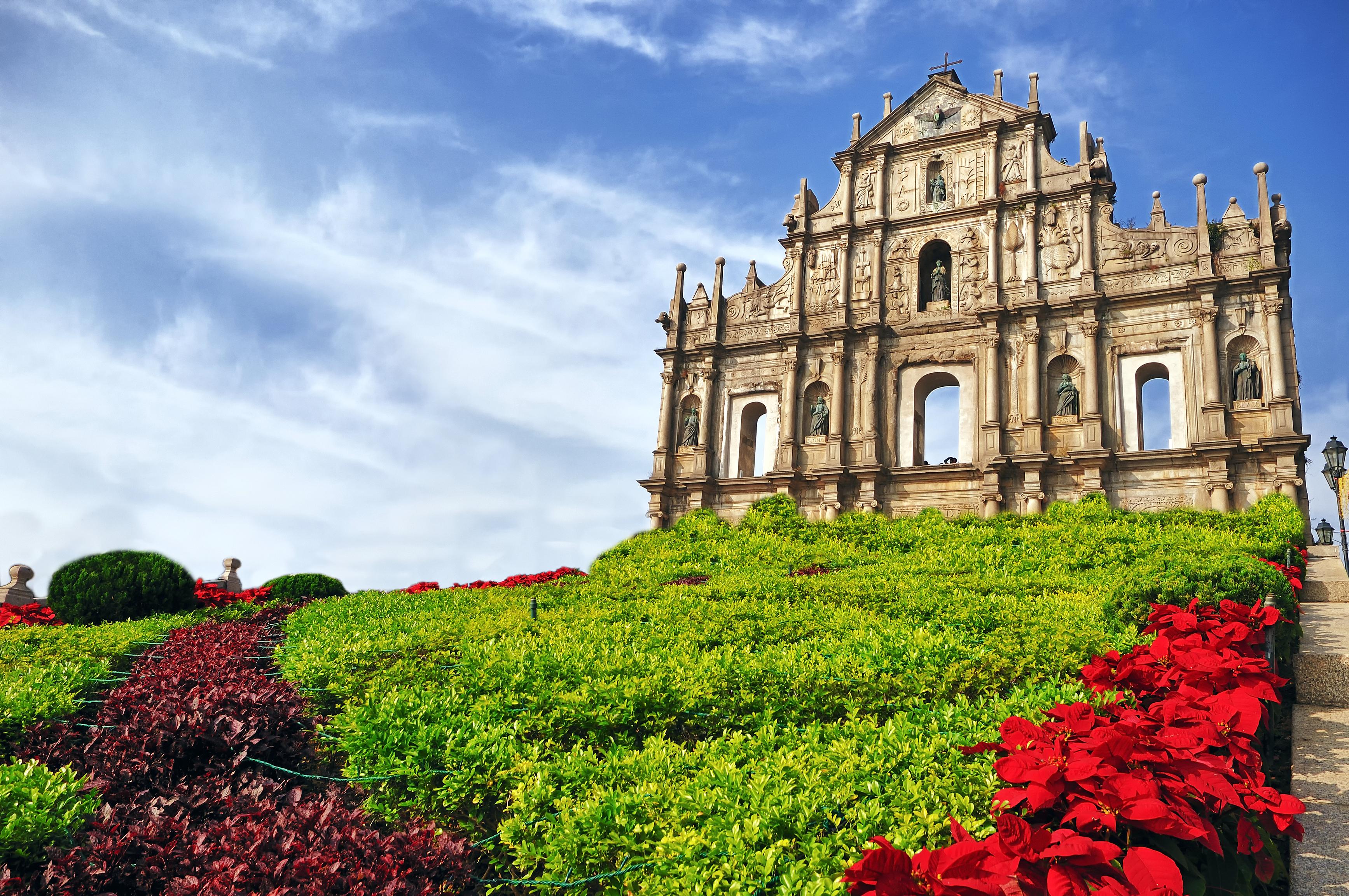 Macau.jpg Facade of St Paul's church at top of green grassy bank
