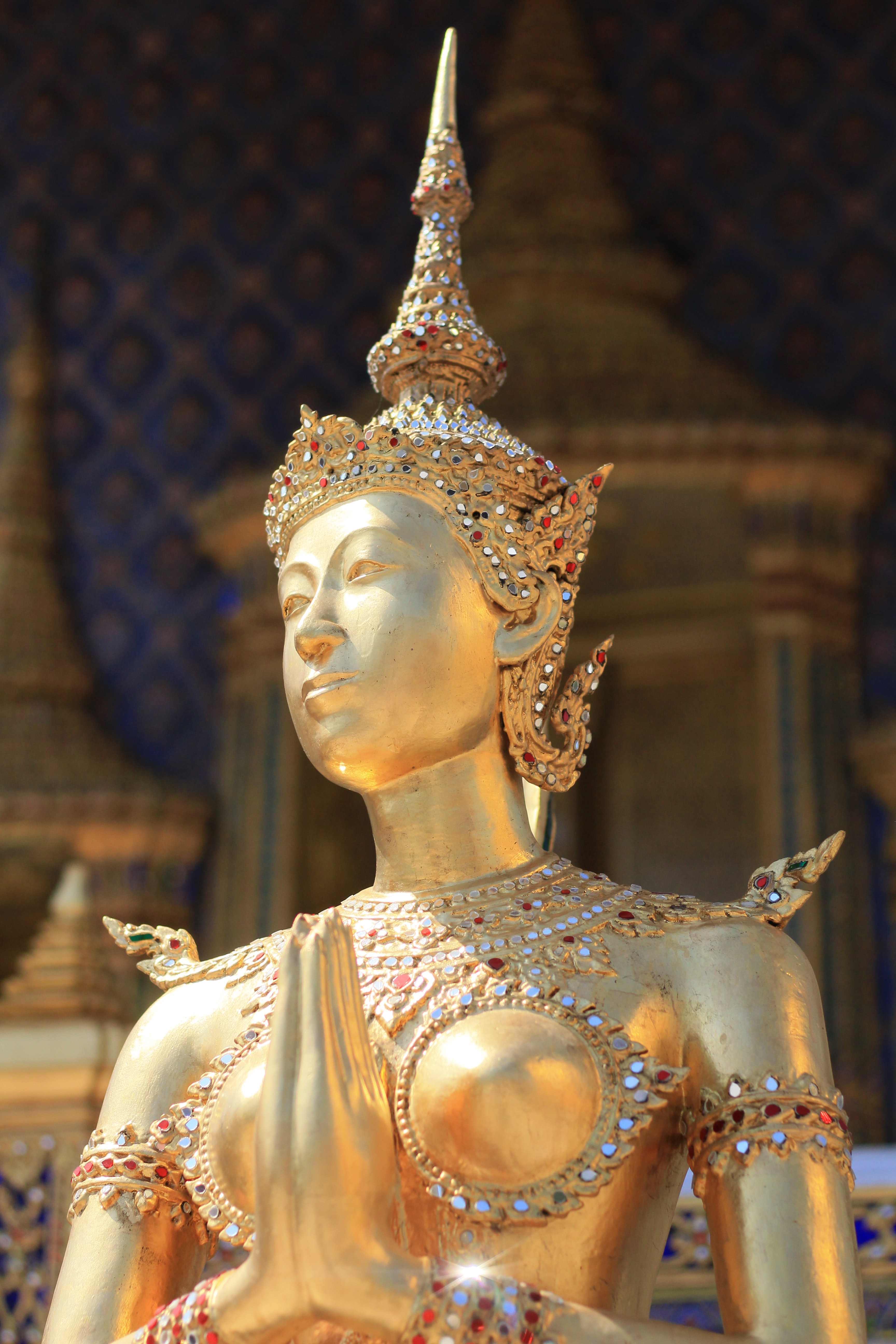 Grand Palace Bangkok.jpg Gold statues at Grand Palace in Bangkok