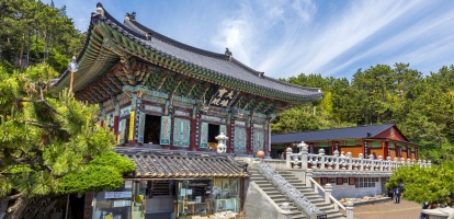 Front view of Haedong Yonggungsa Temple in Busan on a sunny day