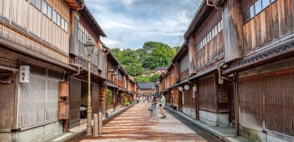 Streets lined with wooden buildings in Kanazawa