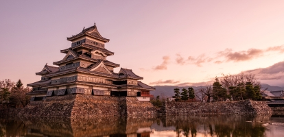 Matsumoto castle at sunset - Bali6/Pixta