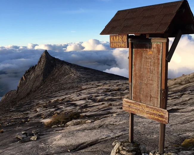 8km marker at Mt Kinabalu