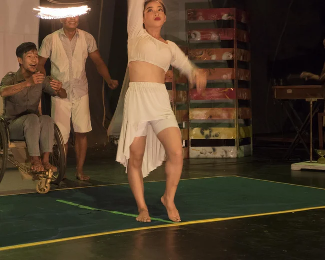 Phare circus performer