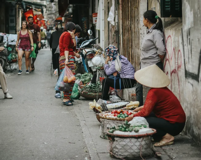 Street vendors in Hanoi's Old Quarter
