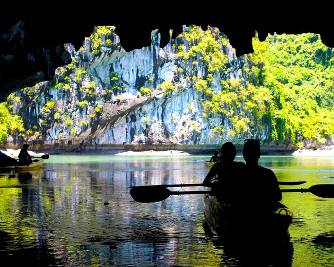 Kayaking at Lan Ha Bay 
