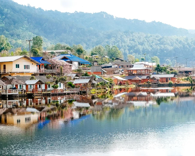 Waterfront village in Mae Hong Son 